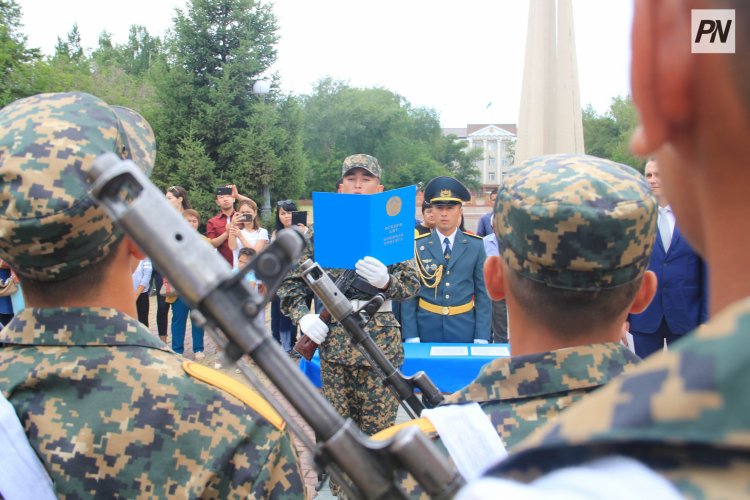 Павлодар облысынан жас сарбаздар десанттық-шабуылдау әскеріне аттанды