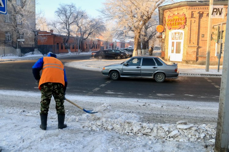 Снег и наледь: кого в Павлодарской области наказали за нечищеные дороги