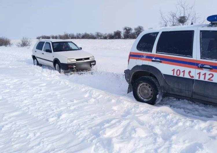 Павлодар облысында үш адам қар құрсауынан құтқарылды