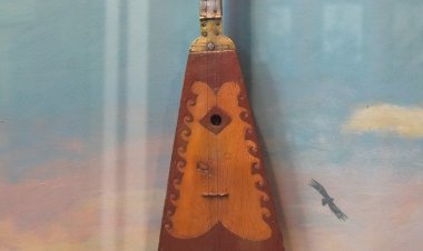 Домбра-оберег на замочке: где можно увидеть необычный инструмент в Павлодаре