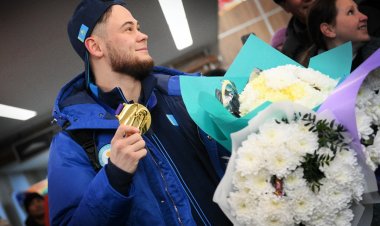Перепрыгнули олимпийцев: павлодарца встретили с «золотом» Азиады