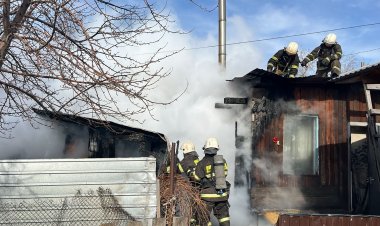 Павлодарда отқа оранған үйден бала құтқарылды