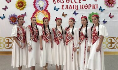 Май ауданында қыздар тақия безендіруден сынға түсті