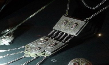 Павлодарлық мәдениет майталманы: Ұзатылған қыз тұмарға топырақ салып жүрген