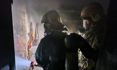 В Павлодаре при пожаре в гараже спасли мужчину