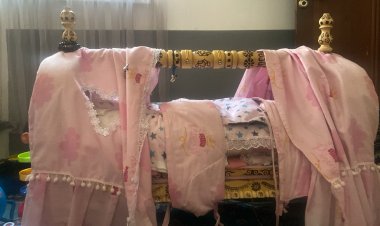Павлодарлық күміс алқалы ана: Бесікте бала құндақтаулы, жылы әрі таза жатады