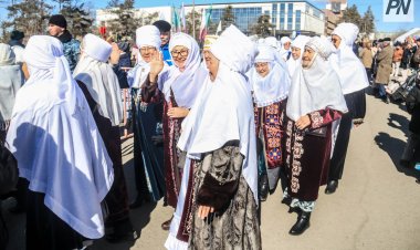 Павлодарда қолөнершілер төрт метрлік кимешек тігуде