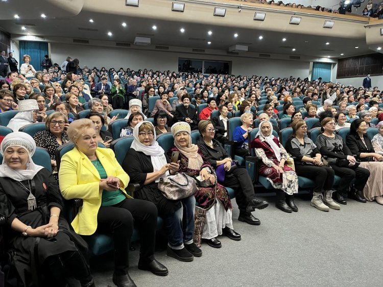 Павлодарда нәзік жанды аруларға арнап концерт қойылды