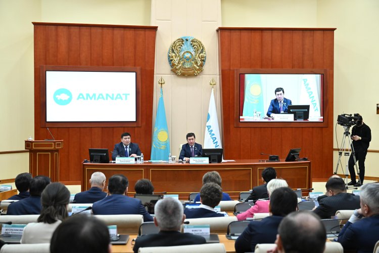 «AMANAT» заслушал отчет правительства по единому часовому поясу