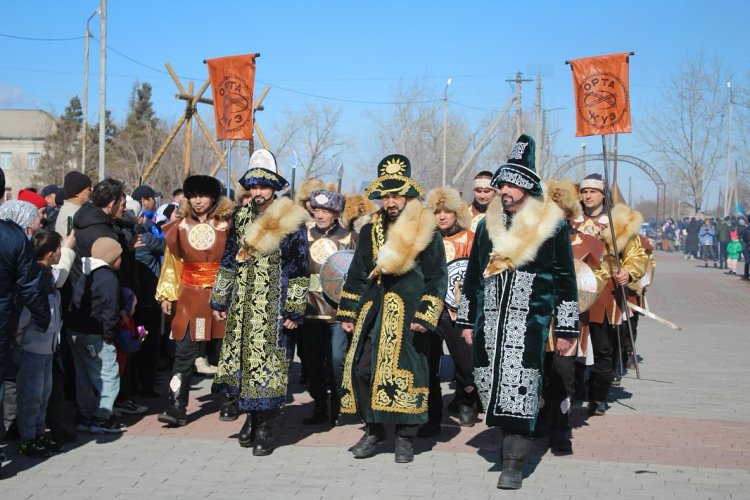 Шарбақтыда ел тарихын бейнелейтін көріністер театрандырылды