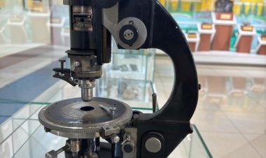 Баянауыл музейіне Сәтбаевтың жары қолданған микроскоп жеткізілді