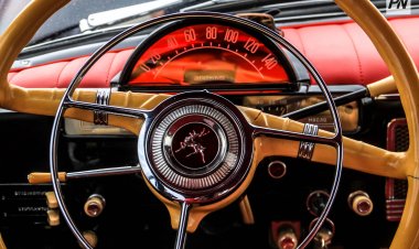 Раритеты, скорость и сила: павлодарские автолюбители устроили шоу