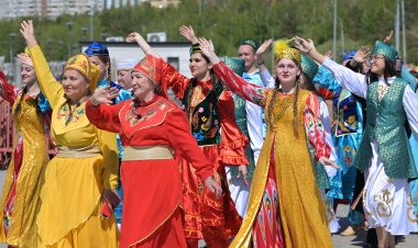 Этносы прошли шествием по набережной Павлодара