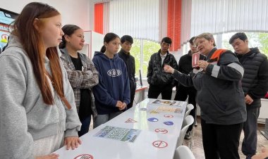 Май ауданының оқушылары көпір кранын басқаратын көлік цехын аралады