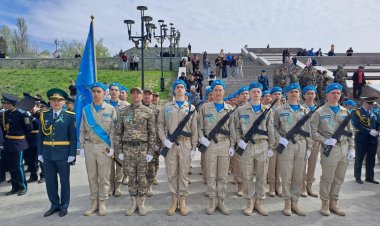 Павлодарским школьникам устроили смотр строя и песни к 80-летию Победы