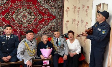 Павлодарлық полицейлер тыл еңбеккерлерін құттықтады