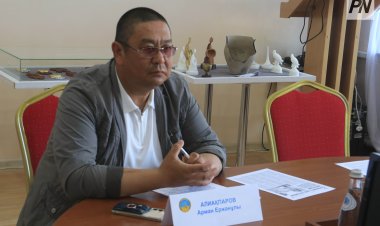 В Павлодаре показали столетний татарский костюм