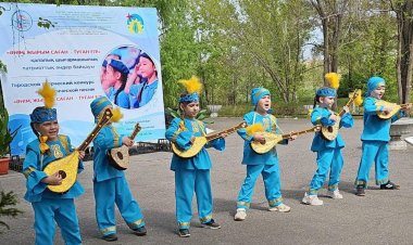 Павлодарлық оқушылар патриоттық әндер орындады