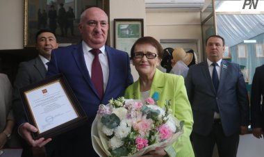 Павлодарскую поэтессу удостоили медали Пушкина