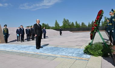 Мемлекет басшысы саяси қуғын-сүргін және ашаршылық құрбандарын еске алды
