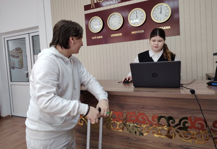 Павлодарда болашақ қонақ үй ресепшионисті үш тілді жетік меңгерген