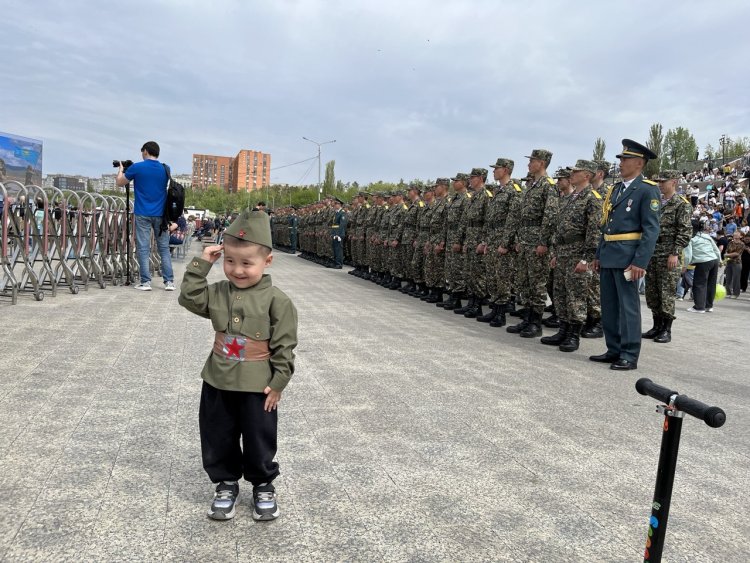 Тысячи павлодарцев исполнились чувством гордости за родную армию