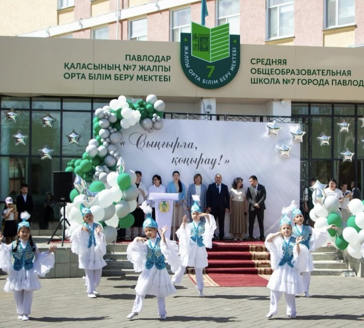 Павлодарлық оқушылар қуаныш пен қимастық сезімдеріне қатар бөленді