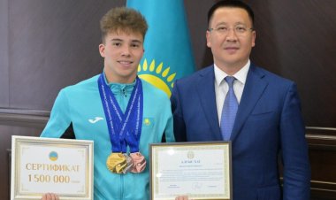 Асаин Байханов поздравил павлодарских гимнастов, с триумфом выступивших в Корее