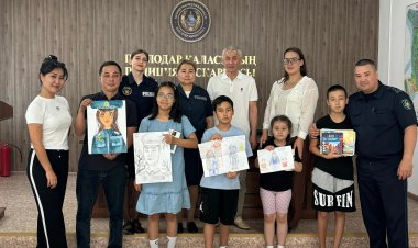 В Павлодаре дети полицейских рисовали себя и родителей