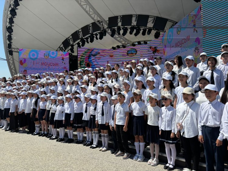 «Ertis Promenade» сахнасында Павлодар облысы балаларының әнұраны шырқалды