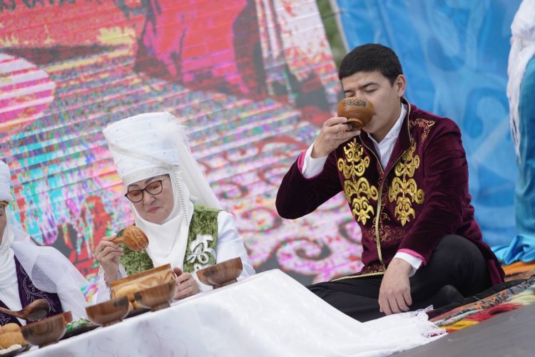Қымызмұрындық мерекесі: Ақсуда алғашқы қымыз ішу рәсімі тойланды