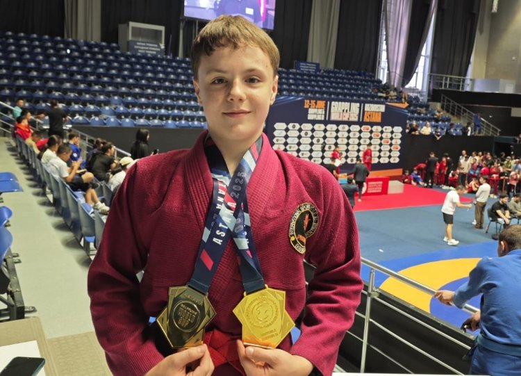 Экибастузец выиграл два «золота» на международном чемпионате по грэпплингу