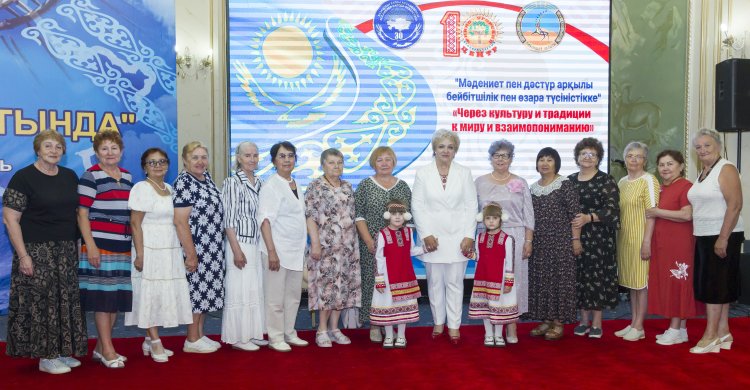 Финно-угоры прошли по красной дорожке в Павлодаре