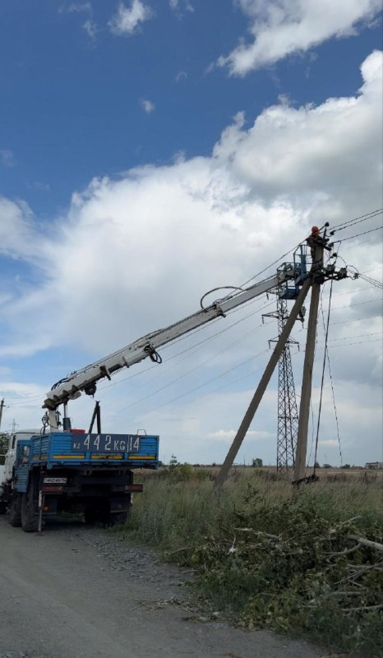 Ақсуда дауылдан кейінгі қалпына келтіру жұмыстары жалғасуда