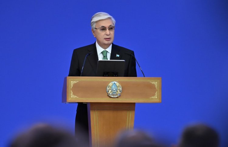 Президент полиция қызметкерлері мен мемлекеттік қызметшілерді құттықтады