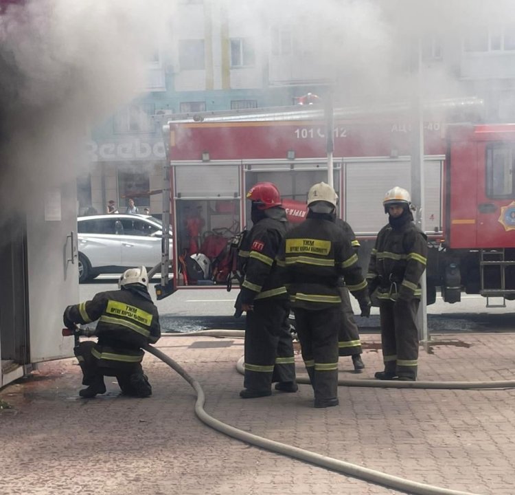 В Павлодаре потушили киоск быстрого питания