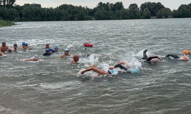 Павлодарлық ардагерлер мен әуесқойлар ашық суда жүзіп жарысты