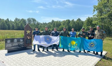 Павлодардан Беларуське: туған топырақ батыр қабіріне жеткізілді