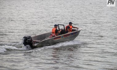 Ертіс өзенінде төрт адам мінген қайық аударылды