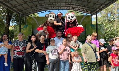Финалист «Ertis Dauysy» устроил в парке концерт для особенных детей