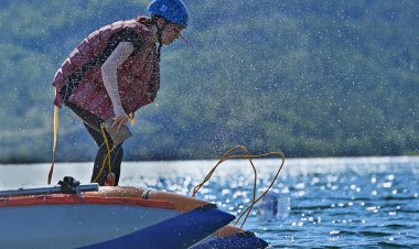 Двое подростков застряли на байдарке на Жасыбае