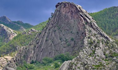 Двоих туристов спустили с «Пика смелых»