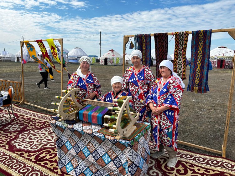Басқұр мен алаша: Ертістегі этноауылда ұмыт қалған өнер қайта жаңғырды