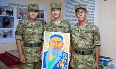 В Павлодаре гвардейцы изобразили великого Абая