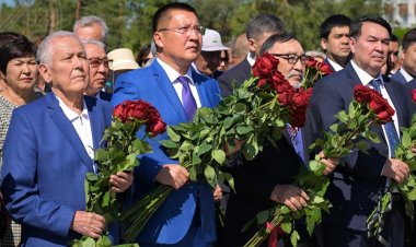 Асайын Байханов павлодарлықтарды Абай Құнанбайұлының мерейтойымен құттықтады