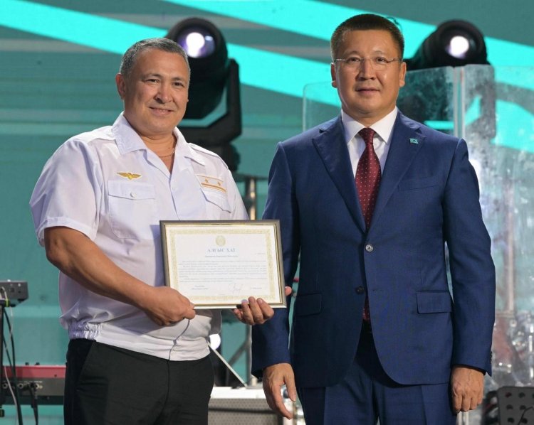 Президент Екібастұздық зауыт жұмысшысының еңбегін ерекше еледі