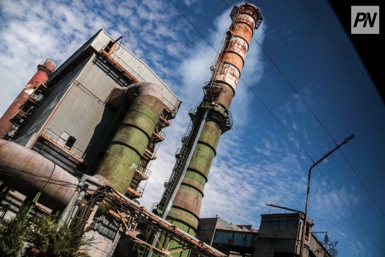 Ақсу ферроқорытпа зауытында түтін мұржасы зақымданды