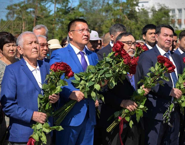 Асайын Байханов павлодарлықтарды Абай Құнанбайұлының мерейтойымен құттықтады