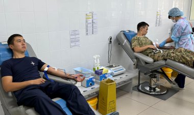 Когда помощь течёт по венам: павлодарские спасатели поделились кровью