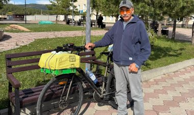 Баянауылдық жүк көлігінің шопыры велосипедпен ел бойынша саяхатқа шықты